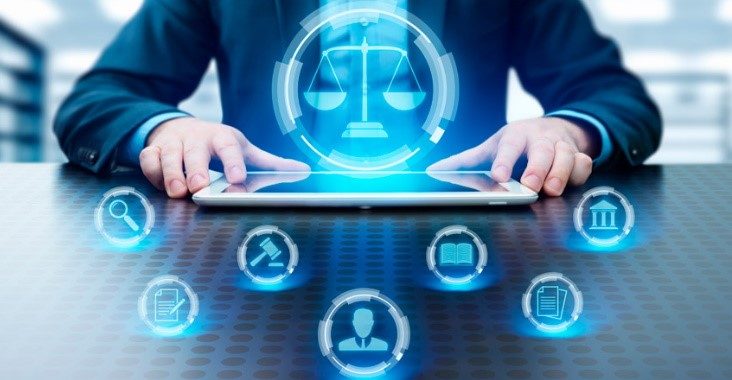 Imagem representa advogado aproveitando os benefícios da transformação digital